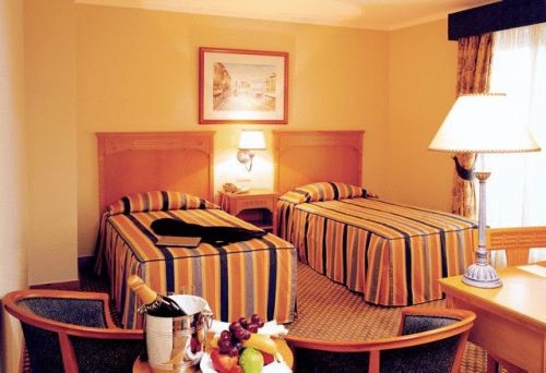 Twin Room (Hot Deal)