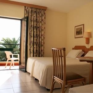 Family Room (3 Adults)