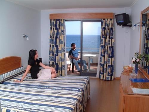 Twin Room with Partial Sea View