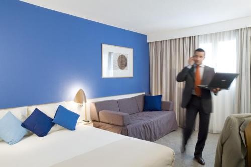 Standard Room with 1 Double Bed and 1 Single Bed