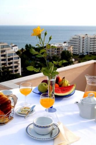 One-Bedroom Apartment with Pool View (3 Adults)