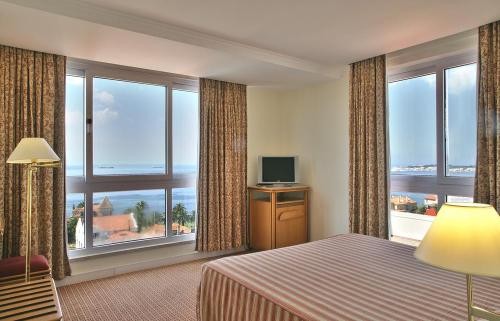 Double or Twin Room with Sea View