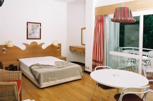 Studio Apartment with Garden View