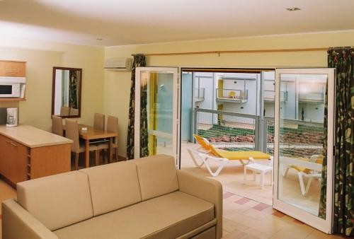 One-Bedroom Apartment with Pool View